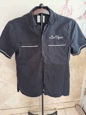 Hollister Black Short-Sleeve Button-Down Shirt with White Piping